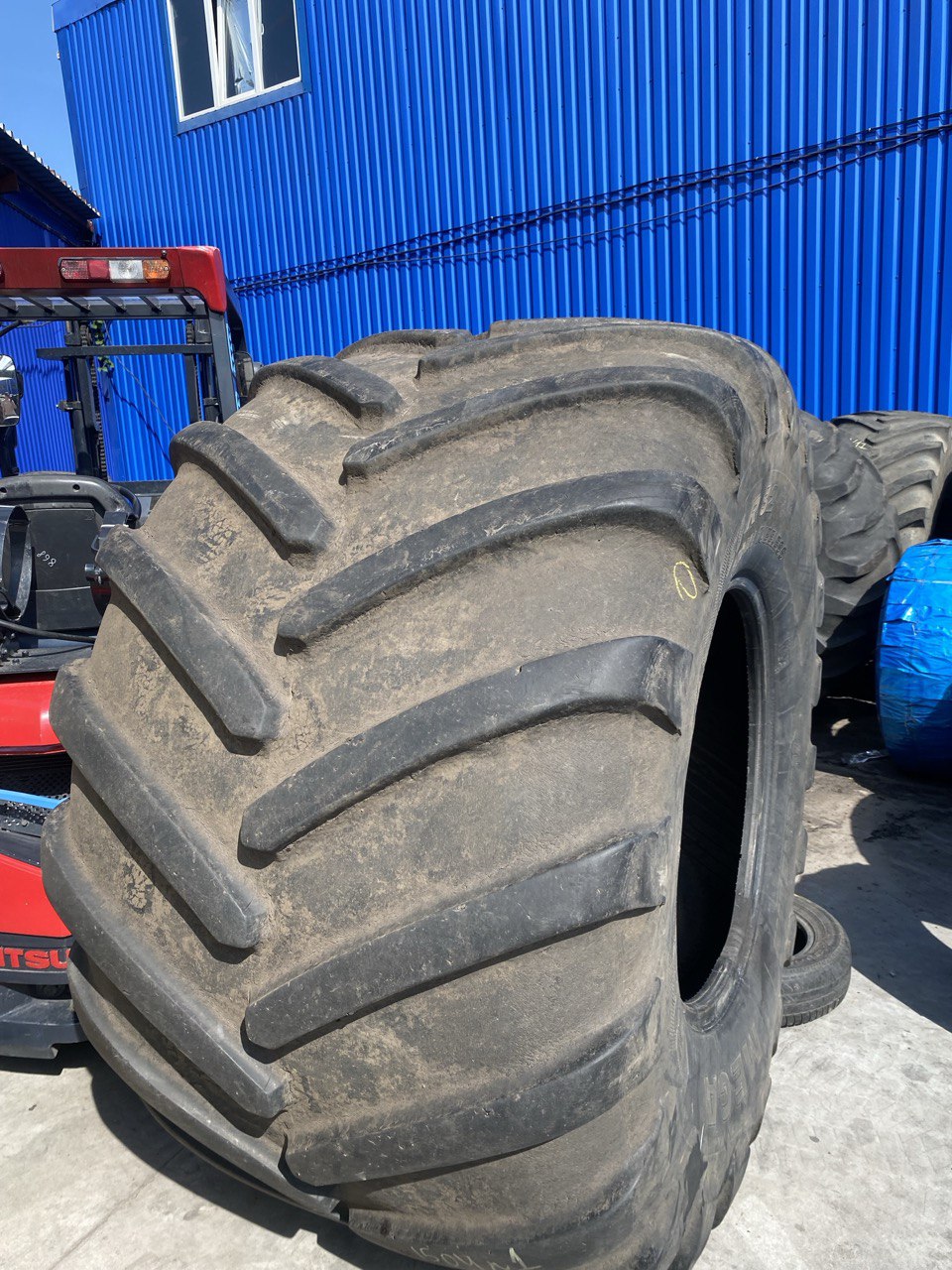 Шина Б/У 1050/50R32 (Michelin) — фото 3