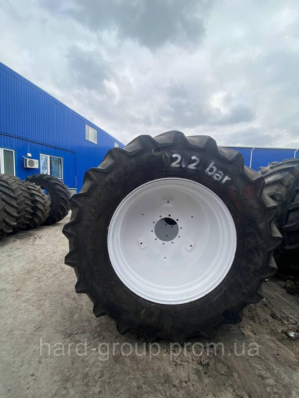 Шина Б/У 710/70R42 + 600/70R30 (набір, уточнити)