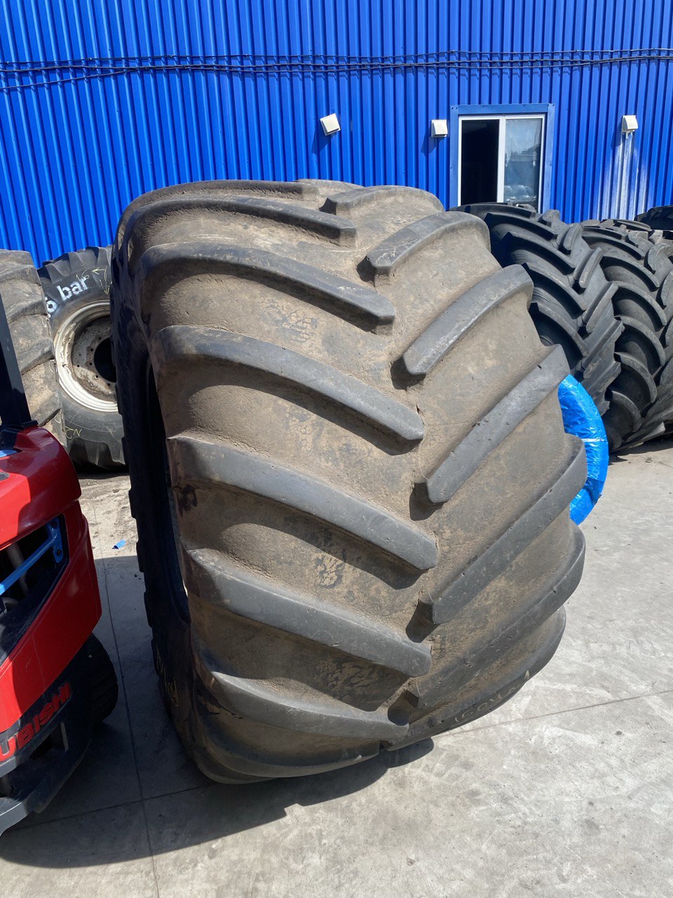 Шина Б/У 1050/50R32 (Michelin)